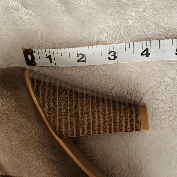 Size 9 Olivia Miller 4 in heeled boot - Picture 3 of 4